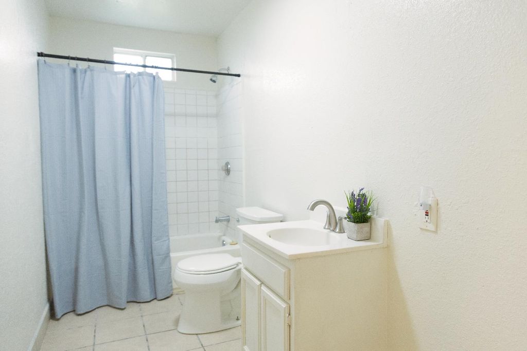 Image 30 of property listing at 2428 S Poppy Avenue, Fresno, CA 93706