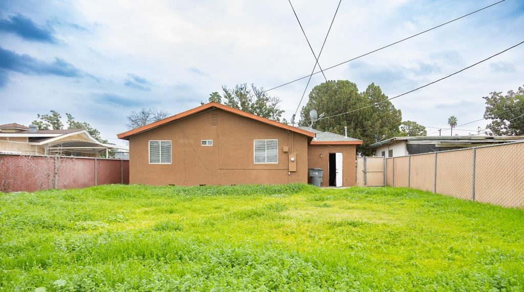 Image 34 of property listing at 2428 S Poppy Avenue, Fresno, CA 93706