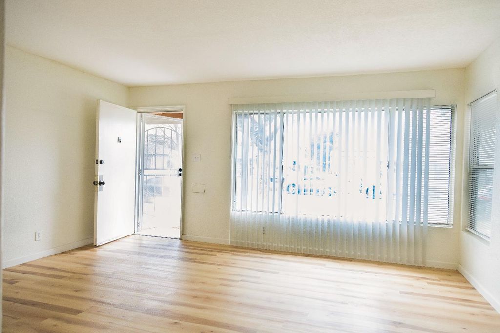 Image 4 of property listing at 2428 S Poppy Avenue, Fresno, CA 93706