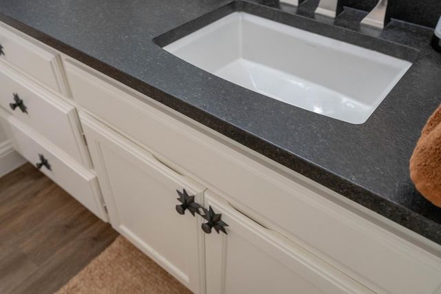 4009 Edgebrook Dr, Midland, TX 79707