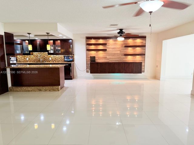 18801 Oakland Hills Dr, Hialeah, FL 33015