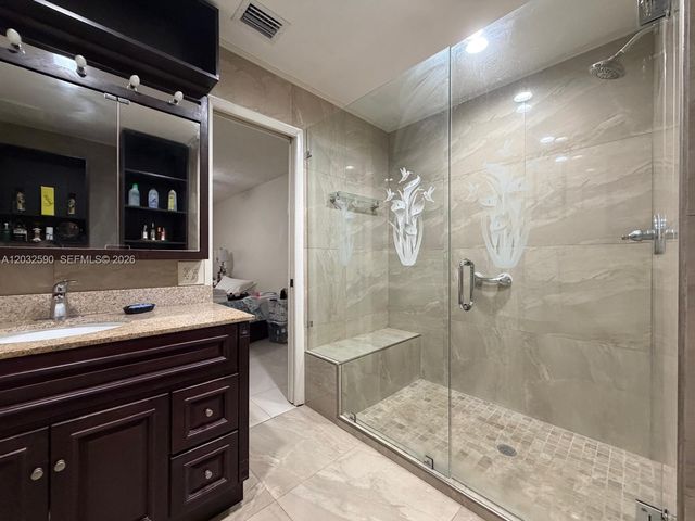 18801 Oakland Hills Dr, Hialeah, FL 33015