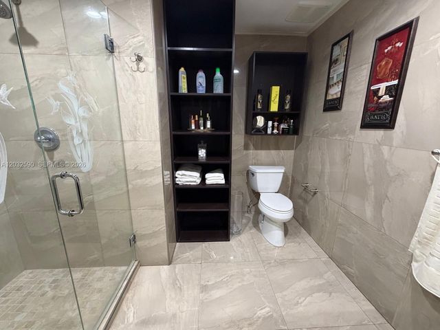18801 Oakland Hills Dr, Hialeah, FL 33015