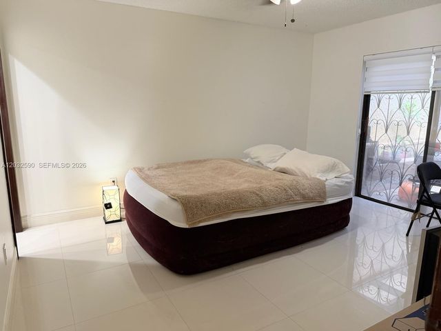 18801 Oakland Hills Dr, Hialeah, FL 33015