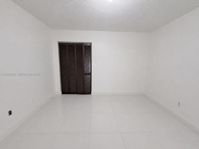 18801 Oakland Hills Dr, Hialeah, FL 33015