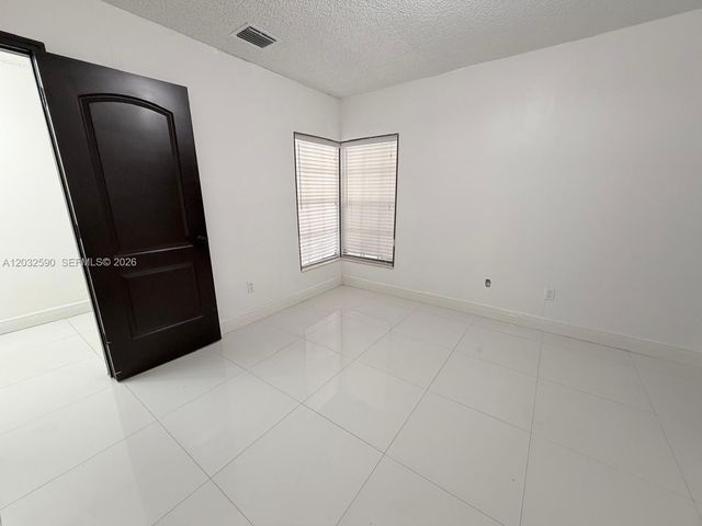 18801 Oakland Hills Dr, Hialeah, FL 33015