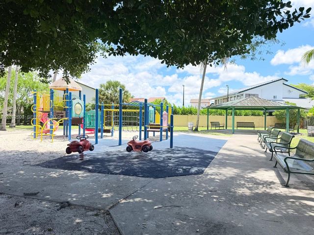 18801 Oakland Hills Dr, Hialeah, FL 33015