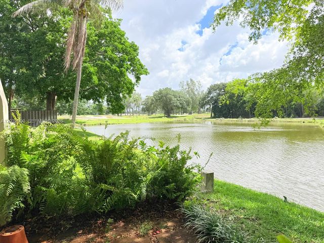 18801 Oakland Hills Dr, Hialeah, FL 33015