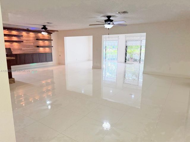 18801 Oakland Hills Dr, Hialeah, FL 33015