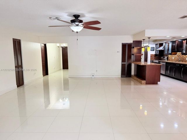 18801 Oakland Hills Dr, Hialeah, FL 33015
