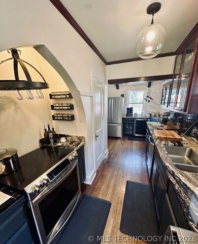 2708 E 14th Place, Tulsa, OK 74104
