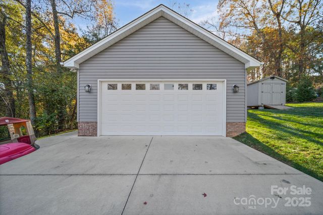 1223 Rainbow Drive, Oakboro, NC 28129