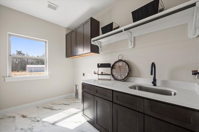 3186 County Road 1076, Celeste, TX 75423