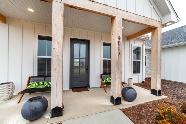 4517 ROYAL COUNTY RD, Columbia, MO 65201