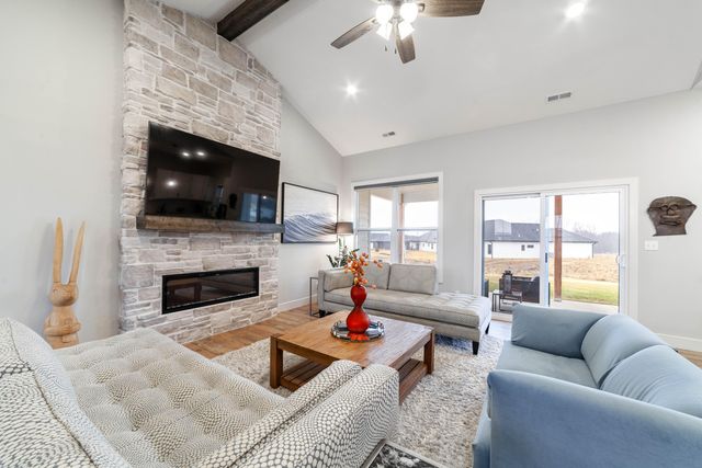 4517 ROYAL COUNTY RD, Columbia, MO 65201