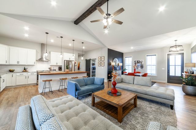 4517 ROYAL COUNTY RD, Columbia, MO 65201