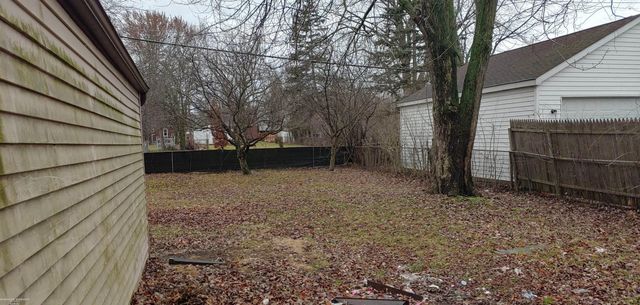 22028 Maple Street, St Clair Shores, MI 48081