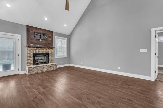 573 Swift Ln, Cunningham, TN 37052