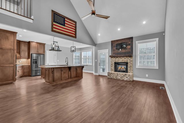 573 Swift Ln, Cunningham, TN 37052