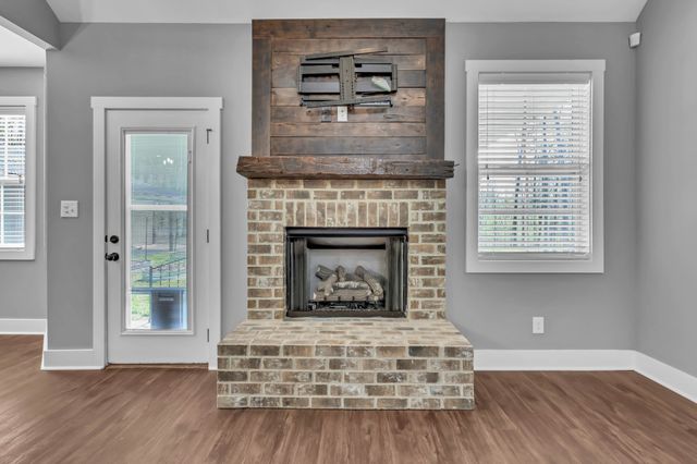 573 Swift Ln, Cunningham, TN 37052
