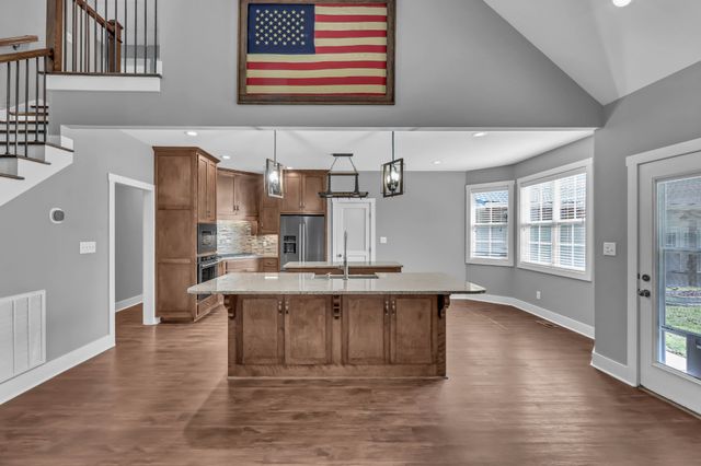 573 Swift Ln, Cunningham, TN 37052