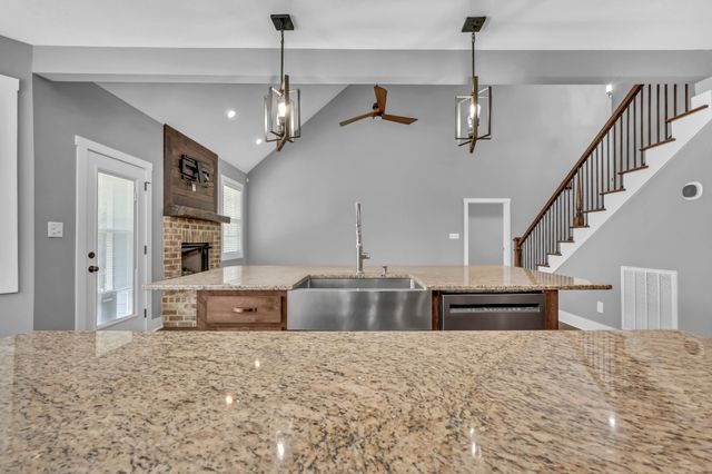 573 Swift Ln, Cunningham, TN 37052