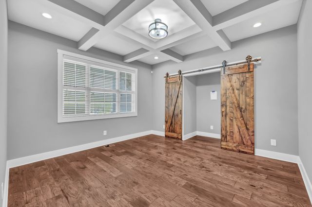 573 Swift Ln, Cunningham, TN 37052