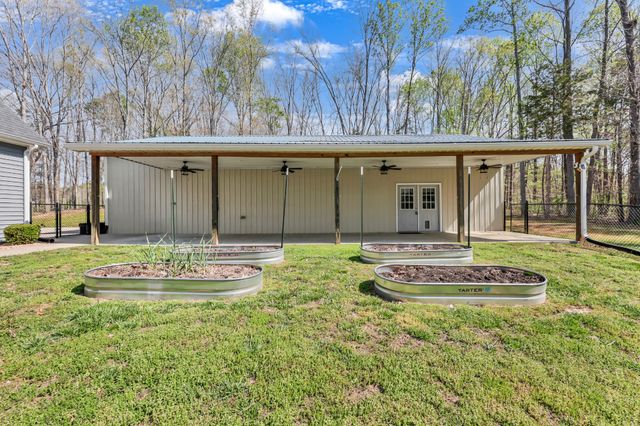 573 Swift Ln, Cunningham, TN 37052