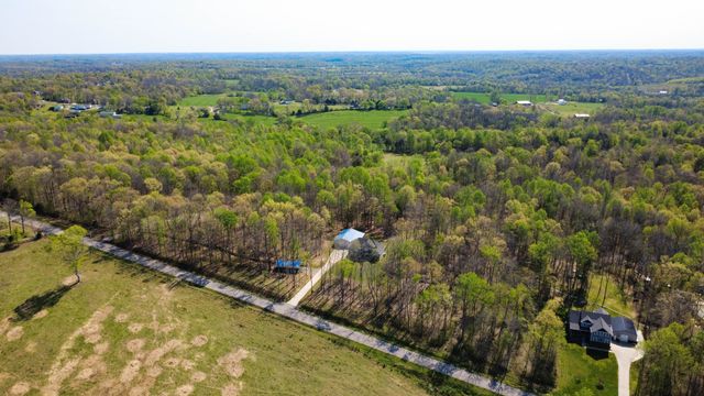 573 Swift Ln, Cunningham, TN 37052