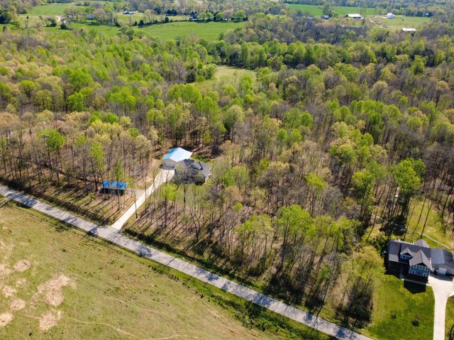 573 Swift Ln, Cunningham, TN 37052