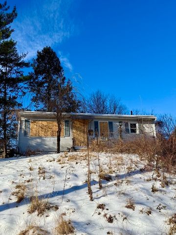 27 Fulton St, South Hadley, MA 01075