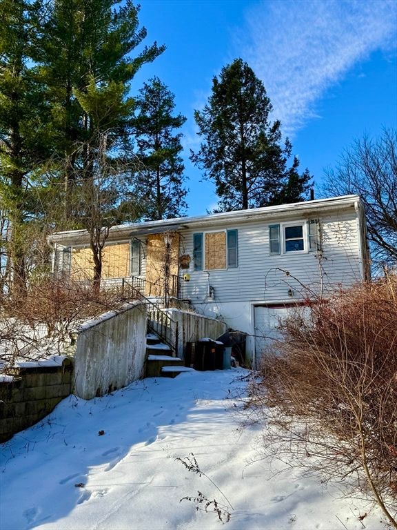 27 Fulton St, South Hadley, MA 01075
