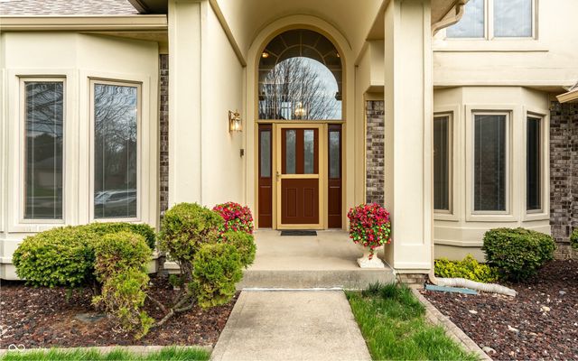 10304 Fallen Oak Drive, Indianapolis, IN 46239