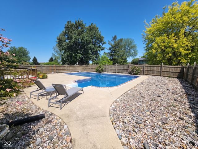 10304 Fallen Oak Drive, Indianapolis, IN 46239