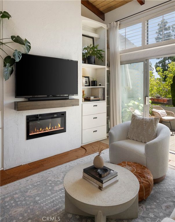 Image 12 of property listing at 4900 Overland 326, Culver City, CA 90230