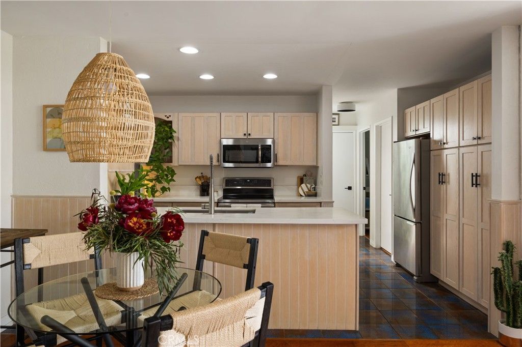 Image 2 of property listing at 4900 Overland 326, Culver City, CA 90230