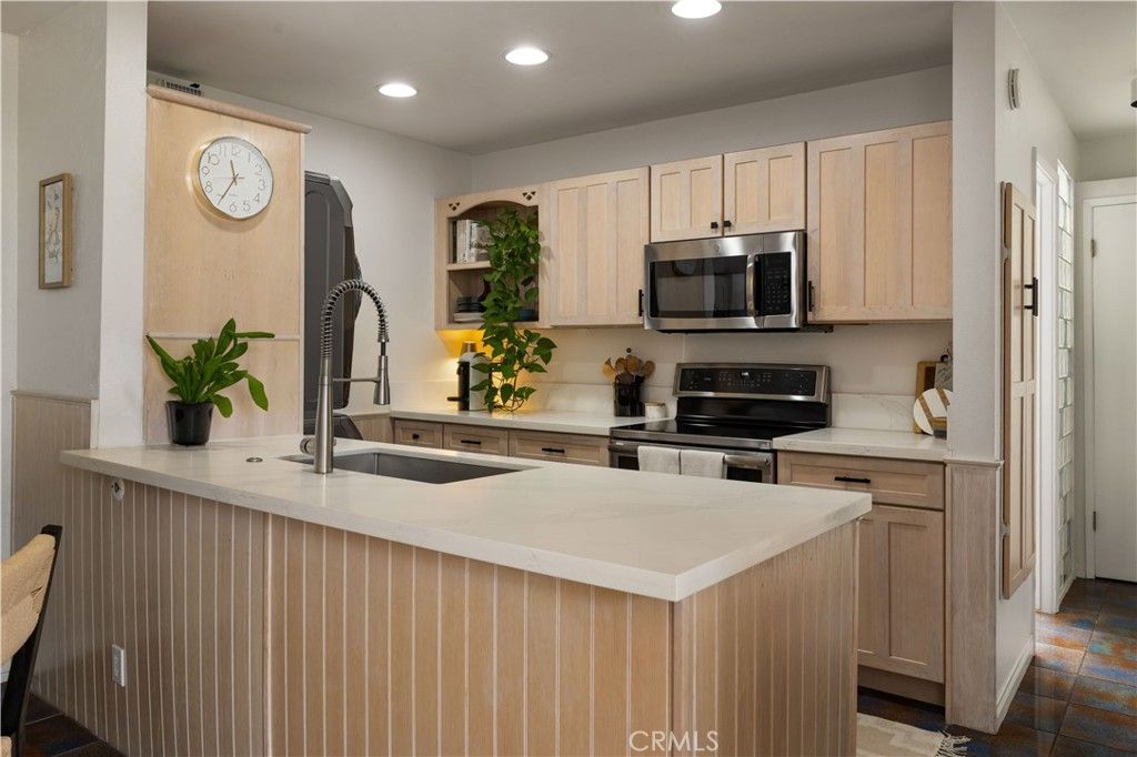 Image 3 of property listing at 4900 Overland 326, Culver City, CA 90230