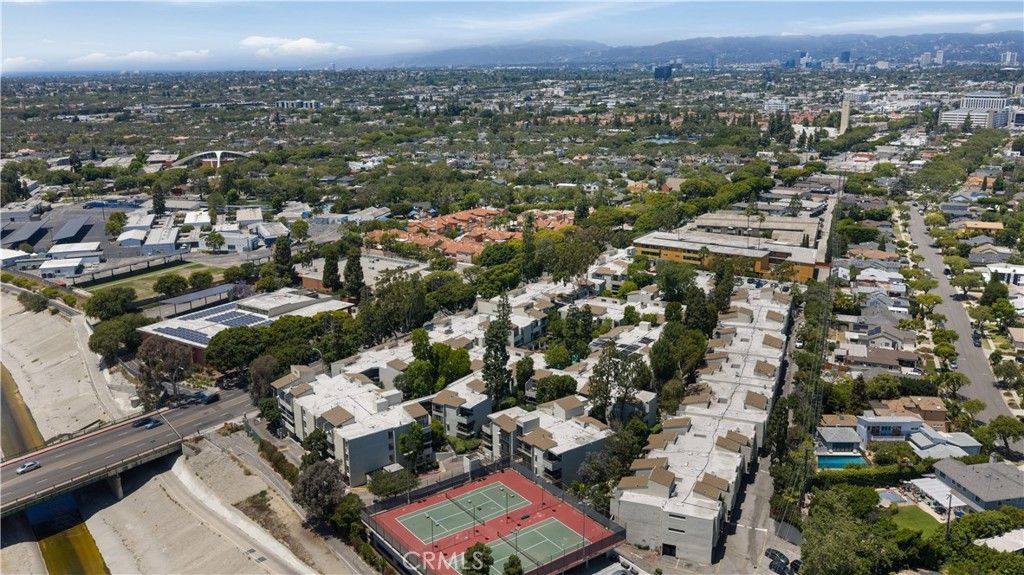 Image 34 of property listing at 4900 Overland 326, Culver City, CA 90230