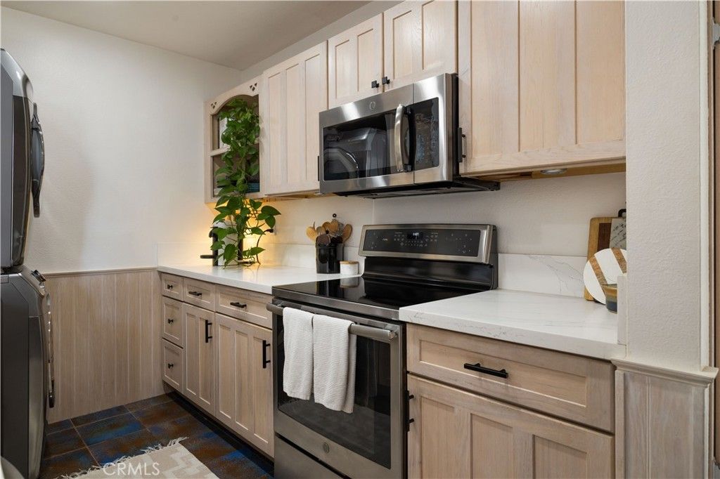 Image 5 of property listing at 4900 Overland 326, Culver City, CA 90230