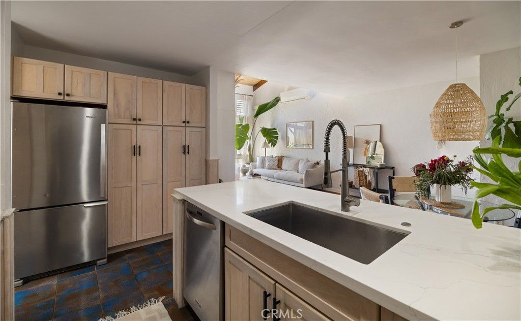 Image 6 of property listing at 4900 Overland 326, Culver City, CA 90230