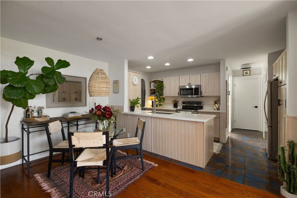 Image 8 of property listing at 4900 Overland 326, Culver City, CA 90230