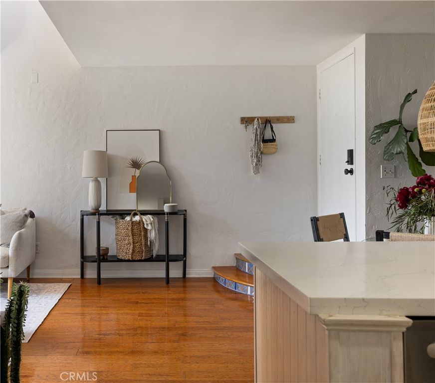 Image 9 of property listing at 4900 Overland 326, Culver City, CA 90230