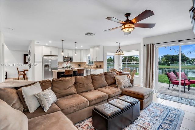 18159 SW 3rd St, Pembroke Pines, FL 33029