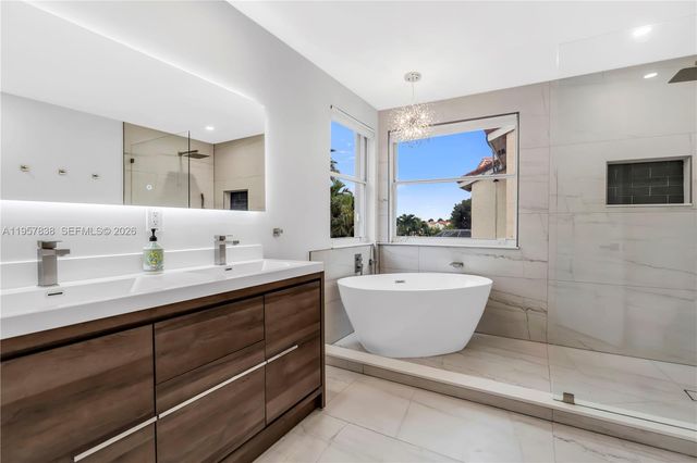 18159 SW 3rd St, Pembroke Pines, FL 33029