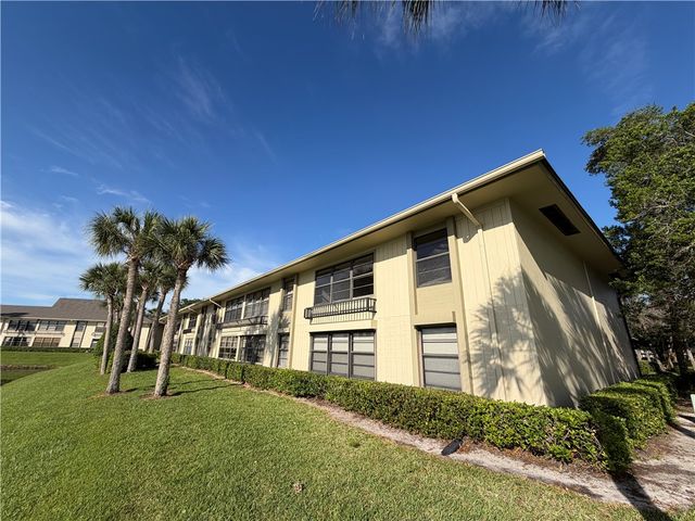 31 Plantation Drive 201, Vero Beach, FL 32966