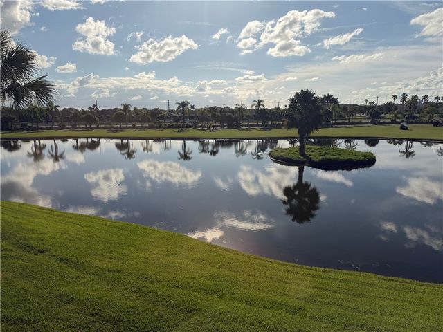 31 Plantation Drive 201, Vero Beach, FL 32966