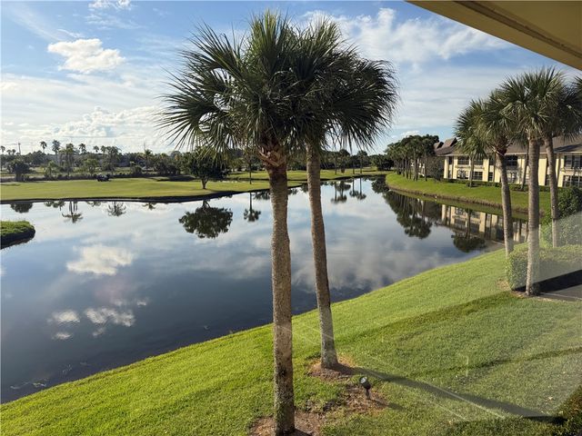 31 Plantation Drive 201, Vero Beach, FL 32966