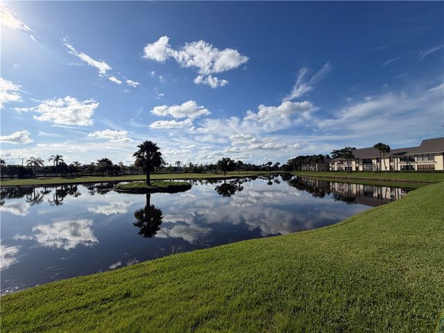 31 Plantation Drive 201, Vero Beach, FL 32966