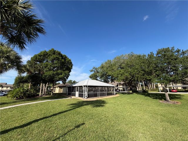 31 Plantation Drive 201, Vero Beach, FL 32966