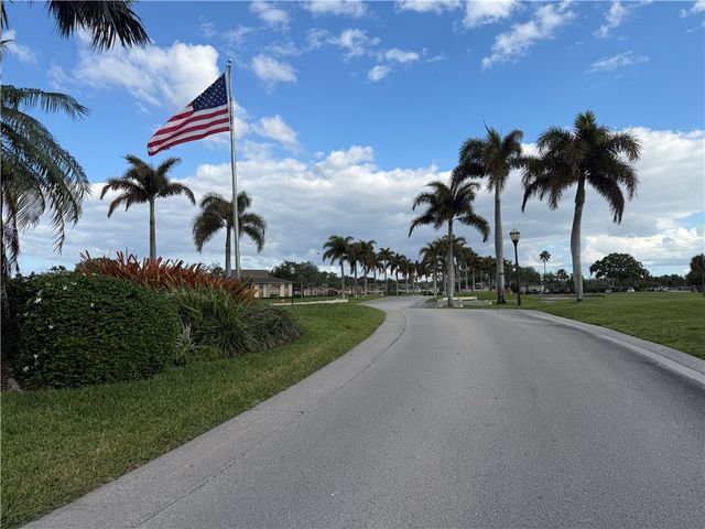 31 Plantation Drive 201, Vero Beach, FL 32966